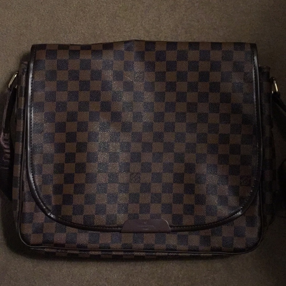 BRAND NEW Lv messenger Bag brown ua